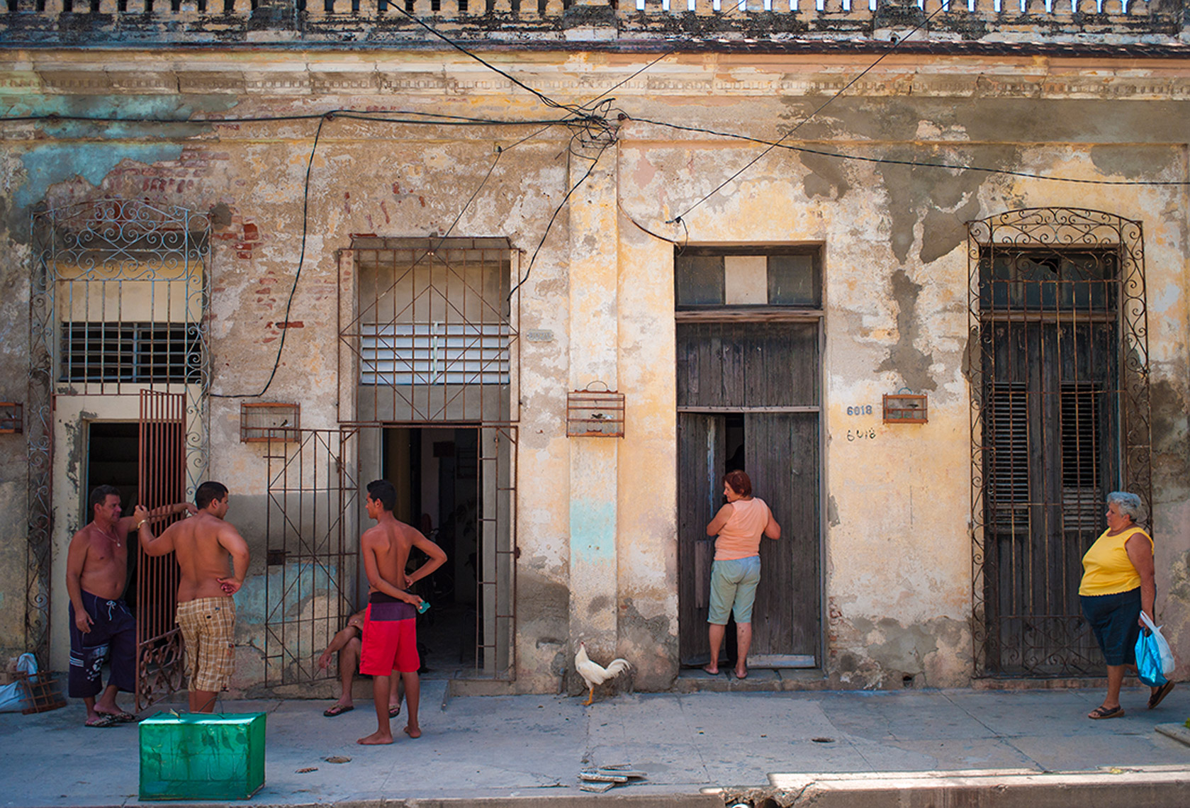Waiting for the bus, Havana